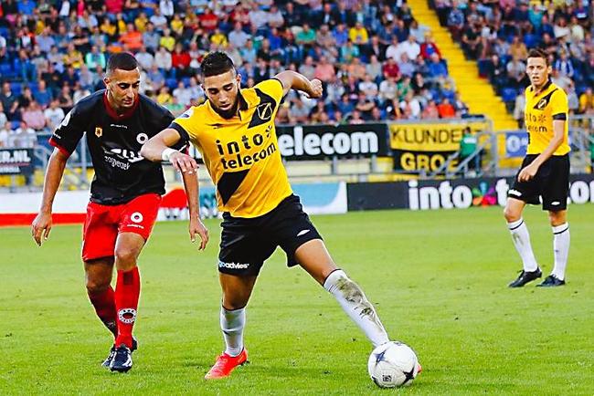 据领先地位 据领先地位